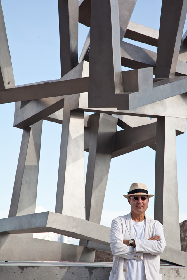 Jedd Novatt with Chaos SAS, 2013. Stainless steel, 440 x 420 x 265 cm. Permanent installation at Pérez Art Museum, Miami.