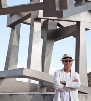 Jedd Novatt with Chaos SAS, 2013. Stainless steel, 440 x 420 x 265 cm. Permanent installation at Pérez Art Museum, Miami.