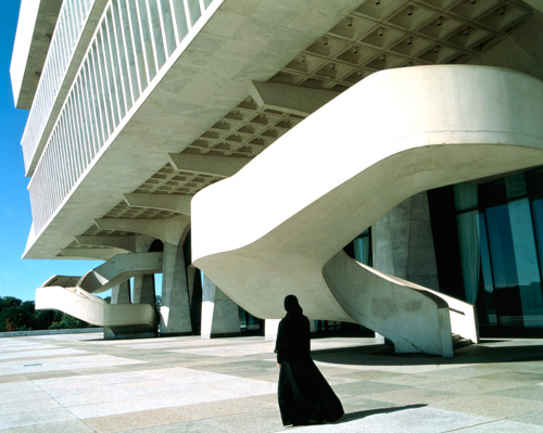 Shirin Neshat. Soliloquy, 1999, Production still (2). Copyright Shirin Neshat. Courtesy Gladstone Gallery, New York and Brussels.