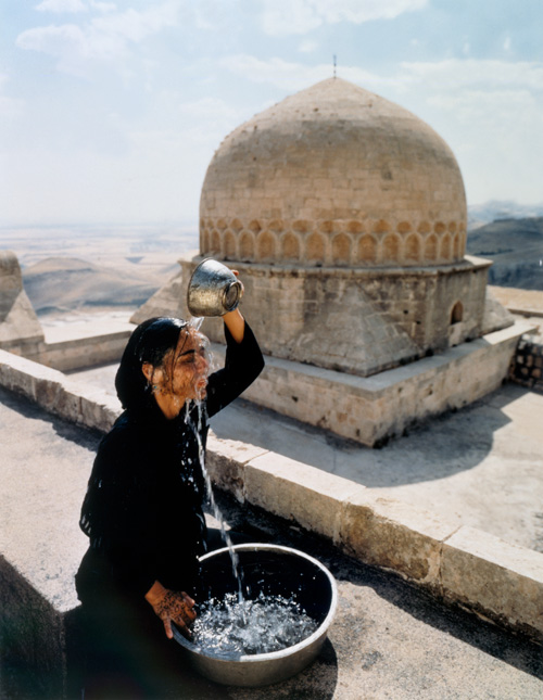 Shirin Neshat. Soliloquy, 1999, Production still (3). Copyright Shirin Neshat. Courtesy Gladstone Gallery, New York and Brussels.