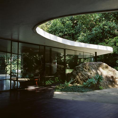 Oscar Niemeyer. <em>Casa das Canoas [Canoes House]</em>, Rio de Janeiro, Brazil. 1952. Exhibition 'Oscar Niemeyer Arquiteto Brasileiro Cidadão'. Photograph © Kadu Niemeyer