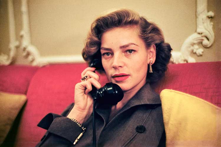 Ruth Orkin. Lauren Bacall, St. Regis Hotel, New York, 1950. © Orkin / Engel Film and Photo Archive; VG Bild-Kunst, Bonn.