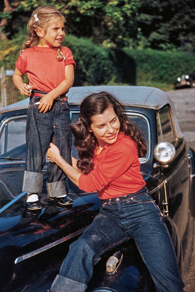 Ruth Orkin. Mother and Daughter, city unknown, 1950s. © Orkin / Engel Film and Photo Archive; VG Bild-Kunst, Bonn.