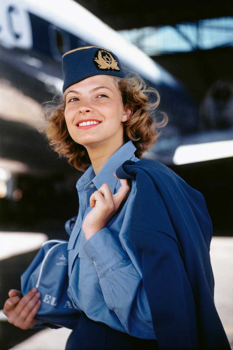 Ruth Orkin. El Al Airline Stewardess, Tel Aviv, Israel, 1951. © Orkin/Engel Film and Photo Archive; VG Bild-Kunst, Bonn.