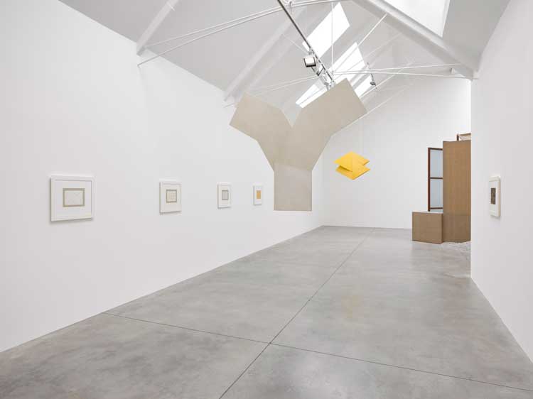 Hélio Oiticica, installation view, Lisson Gallery, Bell Street, London, 26 April – 25 June 2022. © Estate of Hélio Oiticica; Courtesy Lisson Gallery.