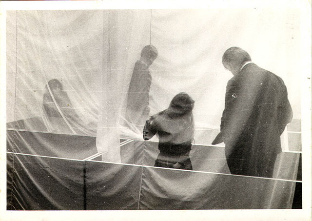 Hélio Oiticica,  Eden, 1969 (installation view, Whitechapel Gallery, London, 1969). Sand, crushed bricks, dry leaves, water, cushions, foam flakes, books, magazines, “pulp fiction”, straw, matting, and incense, 68.9 × 49.21 × 11.48 in. (21 × 15 × 3.5 cm). Courtesy of César and Claudio Oiticica, Rio de Janeiro. © César and Claudio Oiticica.