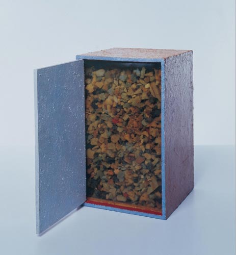 Hélio Oiticica. <em>Box Bólide 16,</em> 1965-1966. Oil with polyvinyl acetate emulsion on wood; glass; charcoal; beach shells. César and Claudio Oiticica Collection, Rio de Janeiro. (c) Projeto Hélio Oiticica, Rio de Janeiro