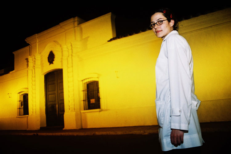 Amalia Pica, Hora Catedra (Class Period), 2002. Projected yellow light, Tucuman, Argentina. © Amalia Pica. Courtesy of the artist and Herald St, London.
