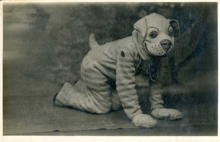 Postcard from the collection of Tom Phillips (1937-2022). © Bodleian Libraries, University of Oxford.