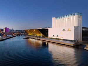 Kunstsilo next to Kilden Performing Arts Centre on the archipelago of Odderøya. Photo: Alan Williams Photography.