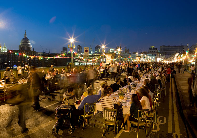 Clare Patey. Feast on the Bridge ran from 2007 to 2011 as part of The Mayor’s Thames Festival, London. For one Saturday each September Southwark Bridge was closed to traffic for an urban harvest meal enjoyed by over 35,000 people. Photo: Tim Mitchell.