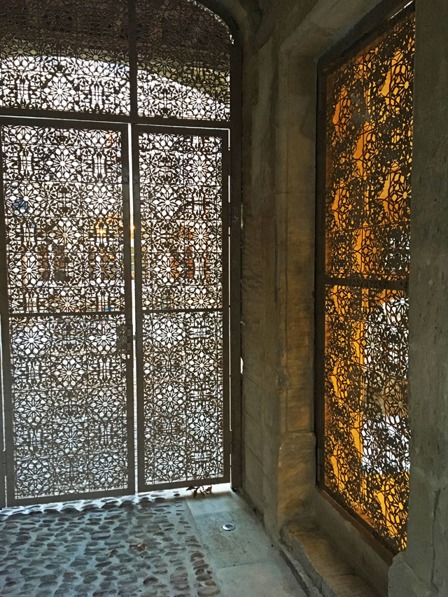 Jorge Pardo, hotel L’Arlatan, Arles, entrance porch. Photo: Veronica Simpson.