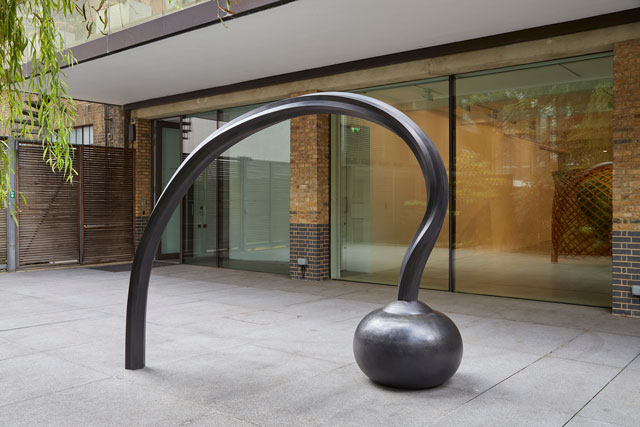 Martin Puryear. Question, 2013-2014. Bronze, 222.2 x 272 x 87 cm (87½ x 107 x 34¼ in). Collection of the artist. Photograph: Ron Amstutz. © Martin Puryear, courtesy Matthew Marks Gallery.