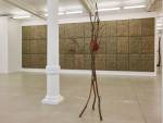 Foreground: Giuseppe Penone, Terra su terra – Volto, 2014. Bronze, terracotta,  240 x 100 x 60 cm. Background: Giuseppe Penone, Respirare l’ombra, 2008. Metallic wire, laurel leaves, bronze, variable elements, dimensions variable. Courtesy of Marian Goodman Gallery.