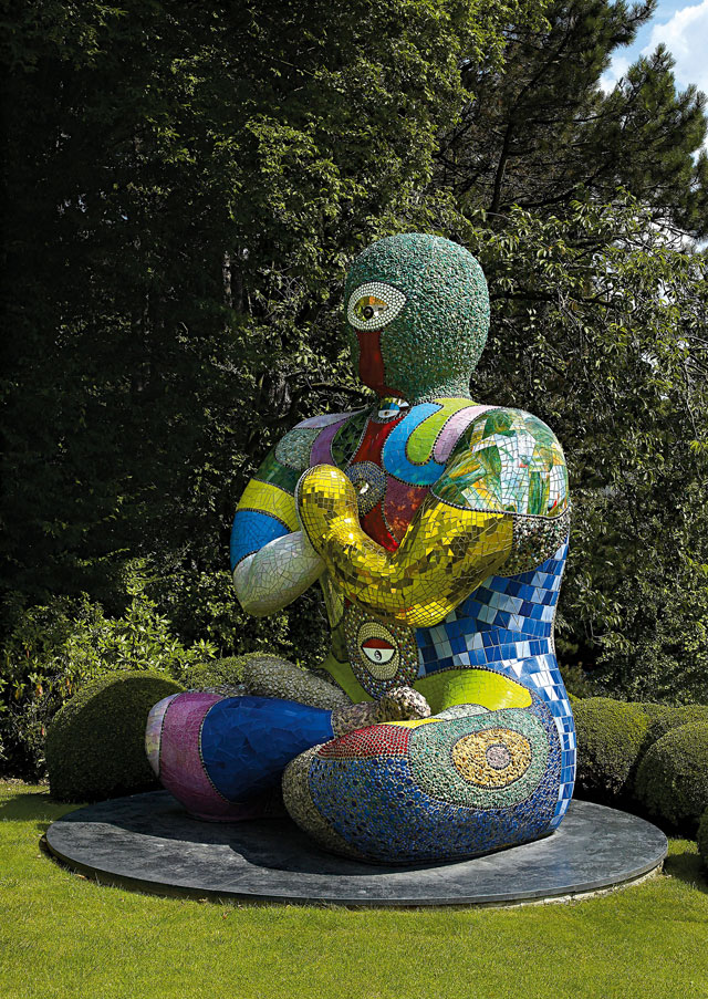 Niki de Saint Phalle. Buddha, 2000. Ceramic, glass and pebbles on polyurethane-foam and resin around a steel stand, 317.5 x 218.4 x 172.7 cm.