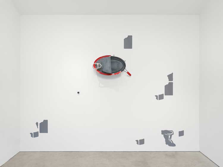 Magali Reus, Merlin (Rock and Sole), 2024. Shaped, burnt, waxed, painted, sanded and wax-polished layered plywood; forged, sand-blasted and oiled steel bar; forged and mirror-polished aluminium bar; laser-cut, powder-coated, airbrushed and riveted aluminum sheet; stainless steel rings; powder-coated manipulated aluminium wire. 147 x 54.5 x 43 cm. Installation view at The Perimeter. © Magali Reus. All works courtesy of the Artist, The Approach, London; Tanya Bonakdar Gallery, NYC, USA; Galerie Greta Meert, Brussels; Mai 36 Galerie, Zurich. Photo credit: Eva Herzog.