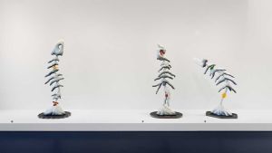 Magali Reus, three sculptures from the Streamers series (2025), Sprayed polyester; sprayed, sanded and waxed polyester; acrylic resin; screen- printed card; pigments; sprayed aluminium tubing; polished graphite-coated CNC’d MDF; sanded and patinated laser-cut brass; brass bolts and rivets; laser-cut steel, cast concrete; MDF; paint. Varied dimensions. Installation view at The Perimeter. © Magali Reus. All works courtesy of the Artist, The Approach, London; Tanya Bonakdar Gallery, NYC, USA; Galerie Greta Meert, Brussels; Mai 36 Galerie, Zurich. Photo: Eva Herzog.