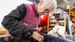 The American painter Susan Roth talks about working in the ‘trenches of our time, where time bends and folds’, the ‘roiling’ surfaces of her shaped canvases, her recent works in synthetic stone, and being filled with ‘radical hope’