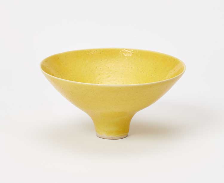 Lucie Rie, Bowl, 1971. Crafts Council Collection: P107. Photo: Stokes Photo Ltd.