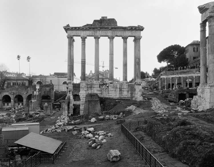 John Riddy, Rome (Forum), 1999. Gelatin-silver print, 38 x 48 cm. © John Riddy, courtesy Frith Street Gallery.