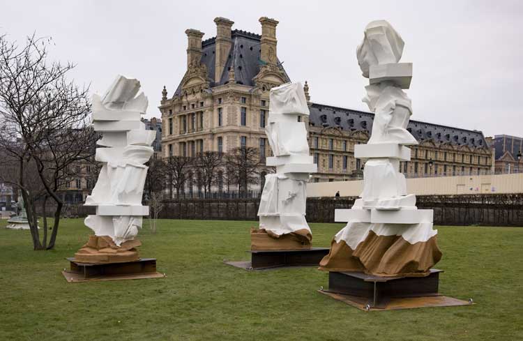 Pedro Cabrita Reis. Les Trois Grâces, 2022, dans le jardin des Tuileries, Paris. © CABRITA Studio, Miguel Nabinho.