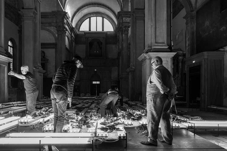 Pedro Cabrita Reis. Field, 2022, Chiesa di San Fantin, Venice. Photo: João Ferrand.