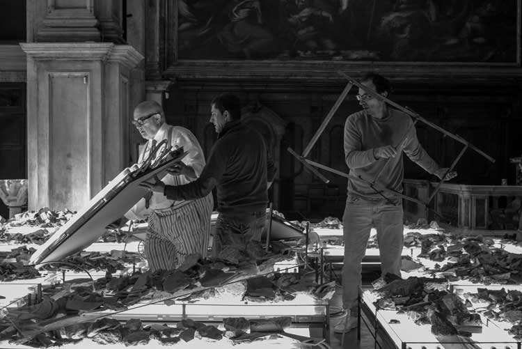 Pedro Cabrita Reis. Field, 2022, Chiesa di San Fantin, Venice. Photo: João Ferrand.