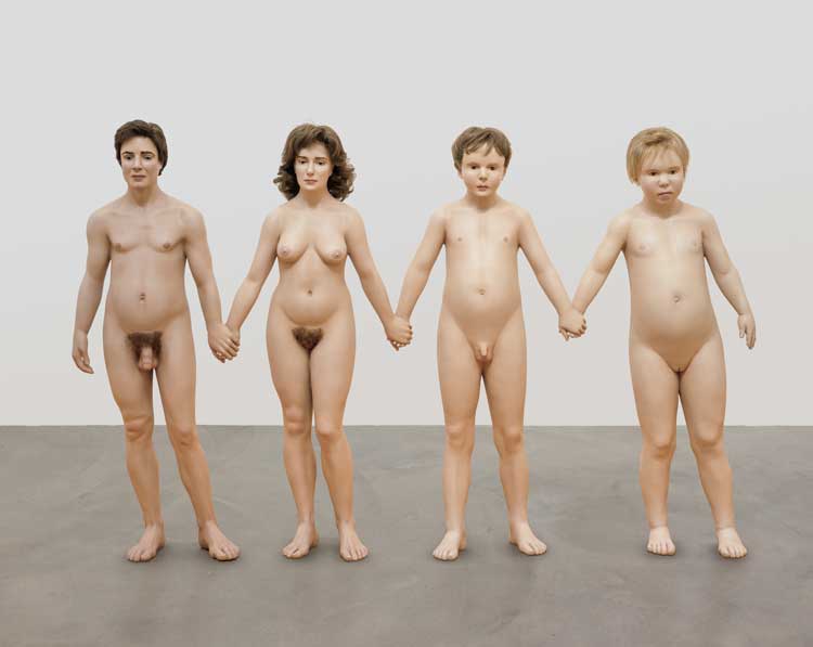 Charles Ray. Family romance, 1993. Painted fibreglass and hair, 134.6 x 215.9 x 27.9 cm. The Museum of Modern Art, New York. Gift of the Peter Norton Family Foundation.