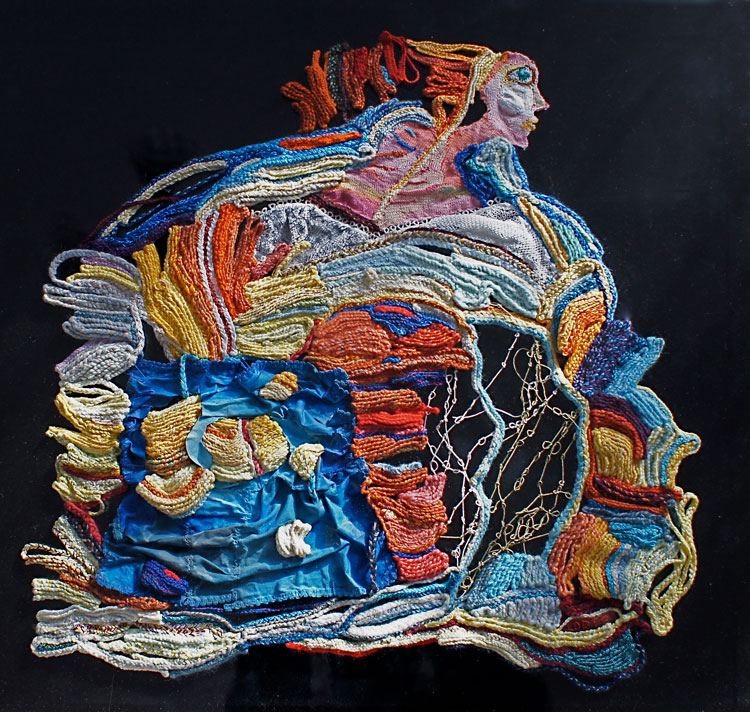 Marie-Rose Lortet. En tournant la tête. Silk and cotton threads, textile, 56 x 60 x 8 cm. Photo © Clovis Prévost. Courtesy Marie Finaz Gallery.