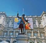 Alfred Drury’s statue of Sir Joshua Reynolds PRA in the courtyard of the Royal Academy of Arts wears a sash of Dutch wax print. Photo: William Kennedy.