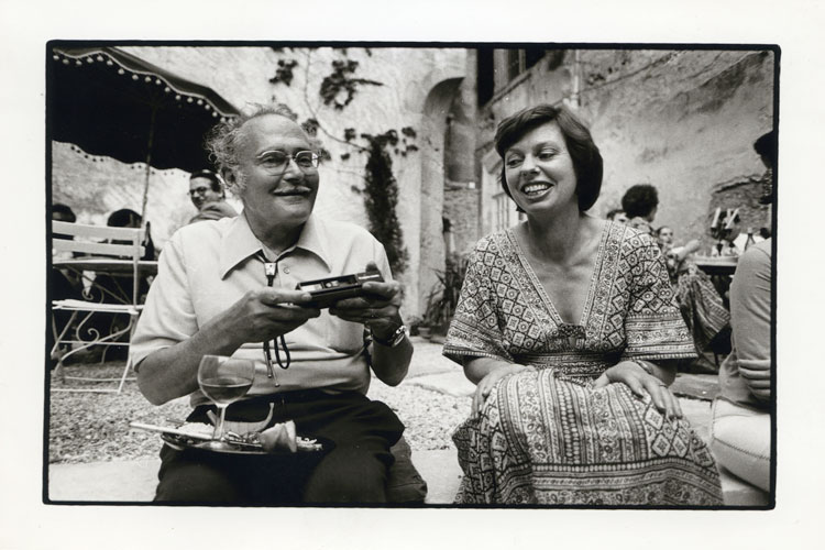 Sue Davies and W. Eugene Smith. Date unknown. Photographer unknown. Courtesy of The Photographers’ Gallery Archive, London.