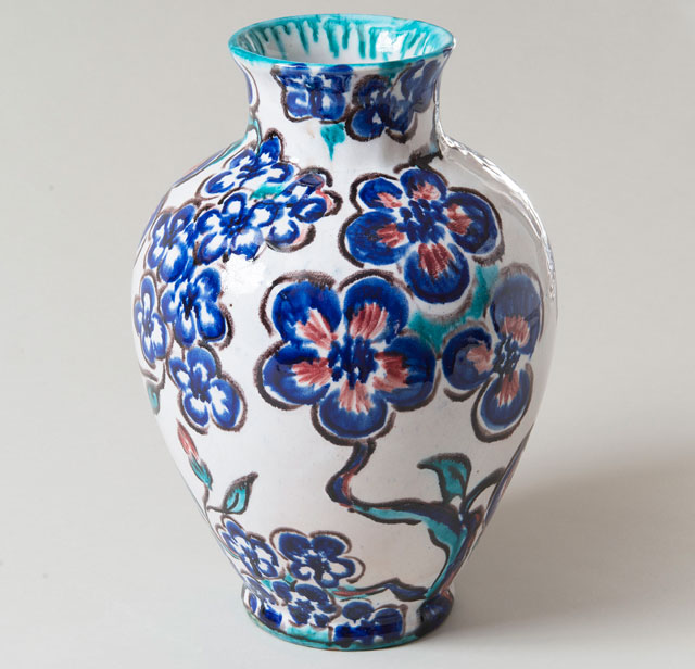 Jean Renoir. Vase, 1919-22. Earthenware with polychrome decoration over tin-glaze. Philadelphia, The Barnes Foundation
© 2018 The Barnes Foundation.