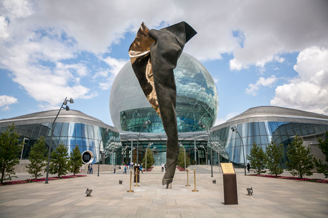 Andrew Rogers. I AM–ENERGY, installation view, Future Energy, Expo 2017, Astana, Kazakhstan.