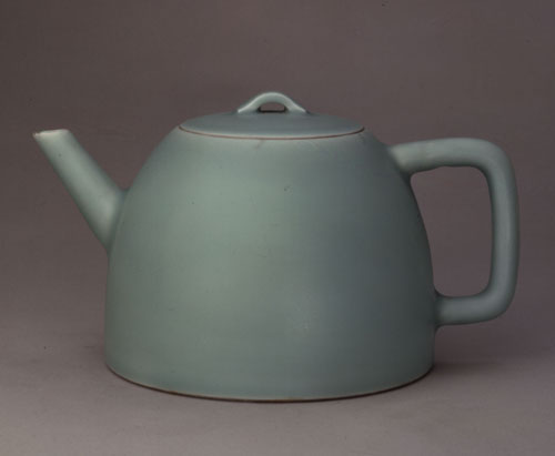Teapot and cover, Yongzheng period 1723-35, Jingdezhen, Jiangxi Province. Porcelain with monochrome celadon glaze. Height 12.2 cm. The Palace Museum, Beijing.
