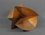 Lygia Clark. Machine–Medium, 1962. Golden aluminum, approx. 48.2 x 66.1 x 61 cm. Coleccíon Patricia Phelps de Cisneros. 
© The World of Lygia Clark Cultural Association.