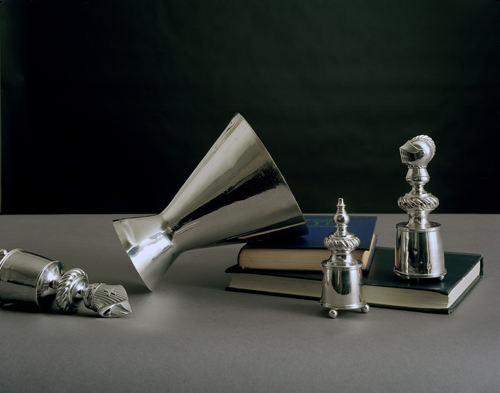 Olivier Richon. <em>Generic still life, with silver</em>, 2008. C-type print, 65 x 75 cm.