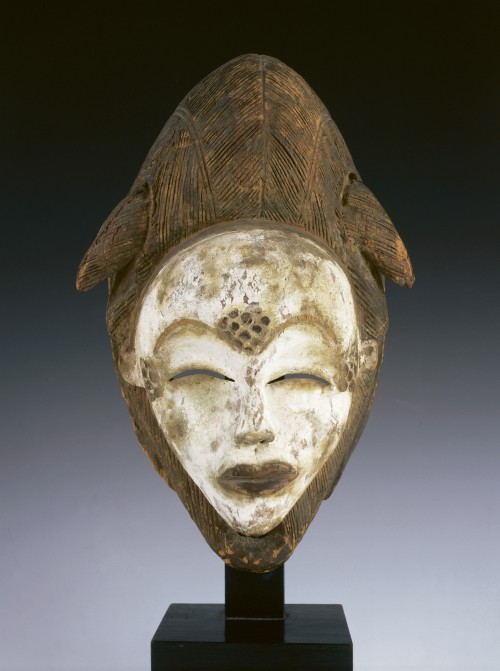 Punu face mask (mukudj). Gabon, date unknown. Wood, kaolin, and pigment. 12 1⁄2 in. (31.8 cm) high. Courtesy of The Kreeger Museum, Washington, DC