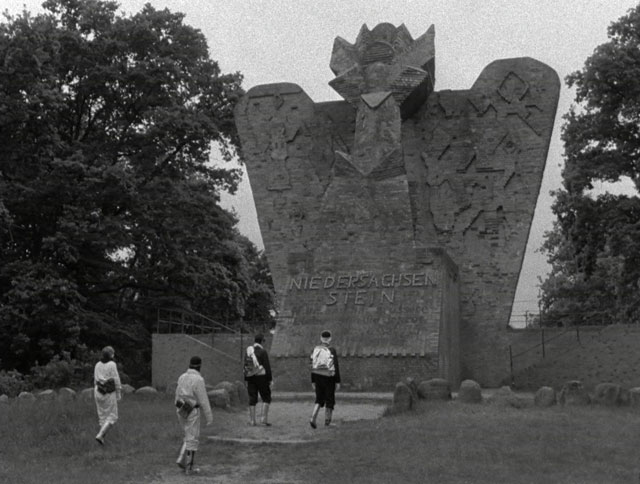 Karen Russo. Haus Atlantis, 2016. 16mm film transferred to digital, 9:38 min.