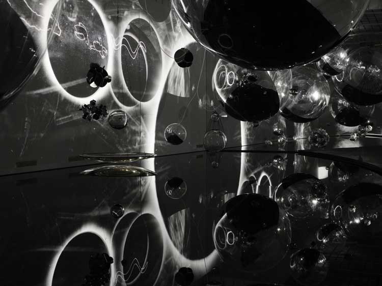 Tomás Saraceno in collaboration, Ancestral Futures, installation view, Haus der Kunst München, 2026. Photo: Agostino Osio. © Haus der Kunst München, 2026.