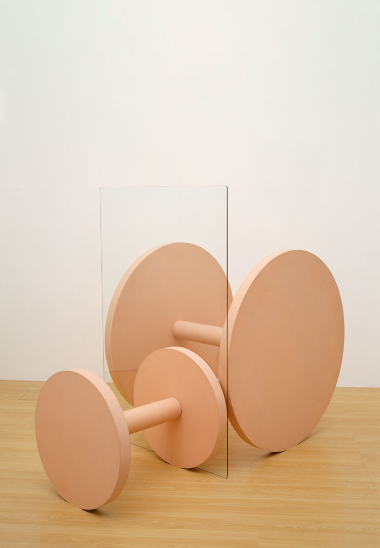 Tim Scott, Peach Wheels, 1961–62. Wood, glass, paint, 122 × 137.5 × 91.5 cm. Photo: © Tate