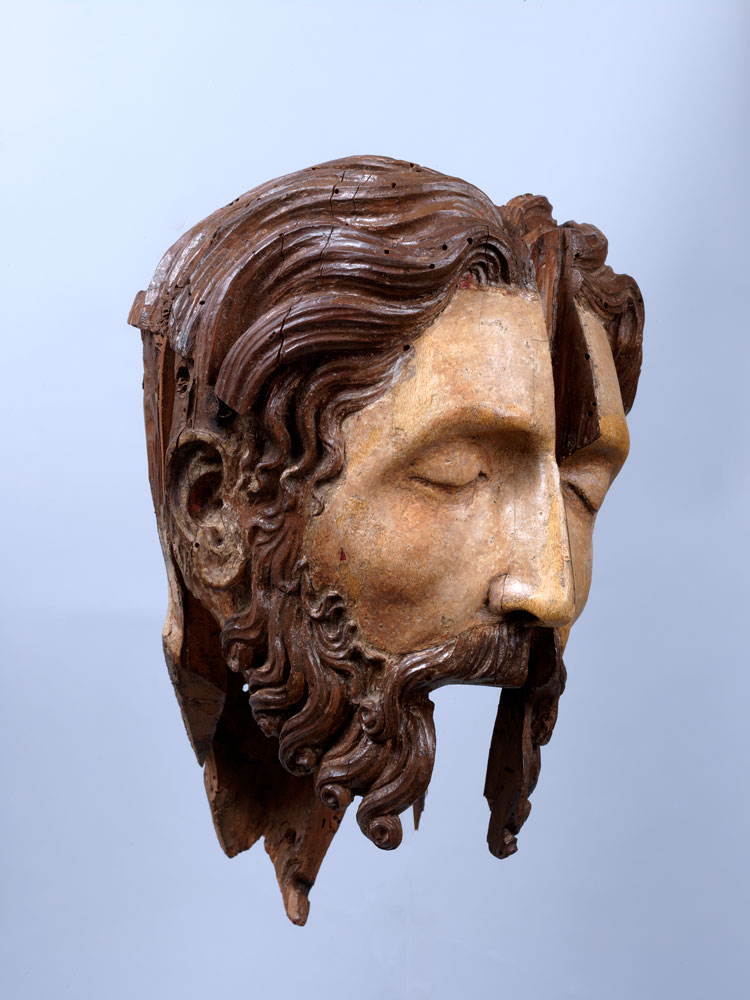 Lando di Pietro, Head of Christ (fragment of crucifix), 1338. Tempera on walnut, 31 × 22 × 18 cm. Basilica di San Bernardino all'Osservanza, Siena. Museo Castelli © Foto Studio Lensini Siena.