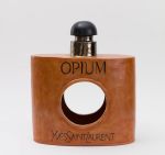 Renee So, Opium Snuff Bottle, 2024. Glazed earthenware, 41 x 35.5 x 18 cm. Courtesy the artist and Kate MacGarry. Photo: Angus Mill.