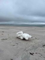 Mella Shaw.Sounding Line Sculpture on South Uist beach, 2023 Whalebone, clay. Photo © Mella Shaw.