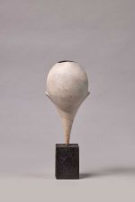 Cycladic winged 'bud' form on black squared base, Hans Coper, 1974–75, stoneware. © Estate of the Artist.