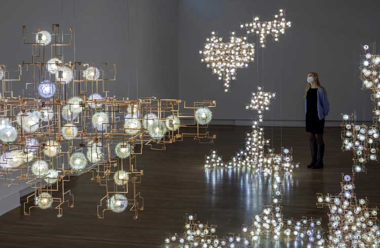 Studio Drift. Fragile Future III, 2005. Light sculpture, phosphor bronze, dandelions, LED, electronics. Photo: Henning Rogge.