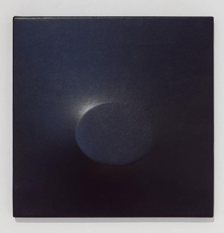 Turi Simeti. Un ovale blu, 2005. Waxed shaped canvas, 15 3/4 x 15 3/4 in (40 x 40 cm). Image courtesy The Mayor Gallery.