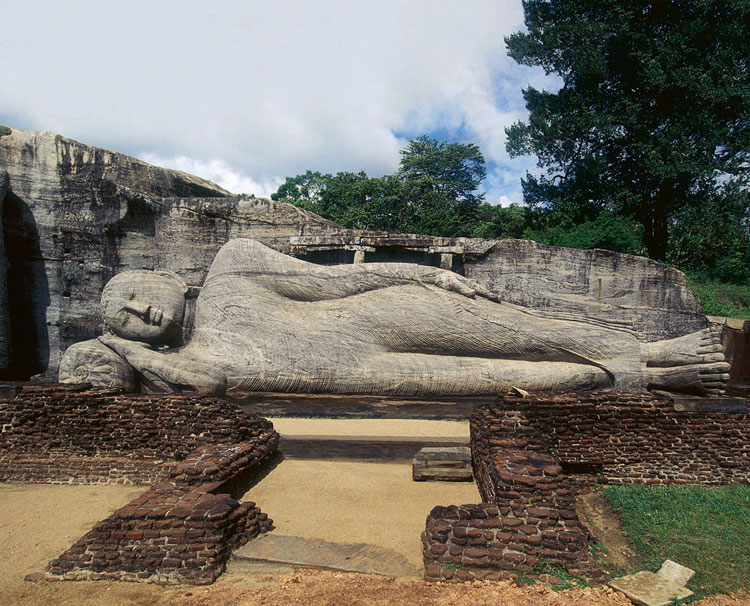 Parinirvana Buddha, Gal Vihara, Polonnaruwa, Sri Lanka, 11th–12th century. Stone, length c14 m (45 ft 11¼ in). Photo: Pierre Vauthey/Sygma / Getty Images.