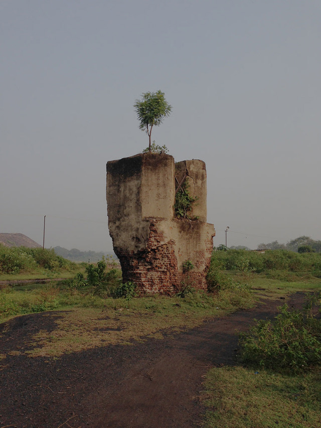 Ronny Sen. Jharia End of Time 38, 2014. Archival pigment print, 9 x 6.75 in. Courtesy Ronny Sen and TARQ. Copyright Ronny Sen 2014.