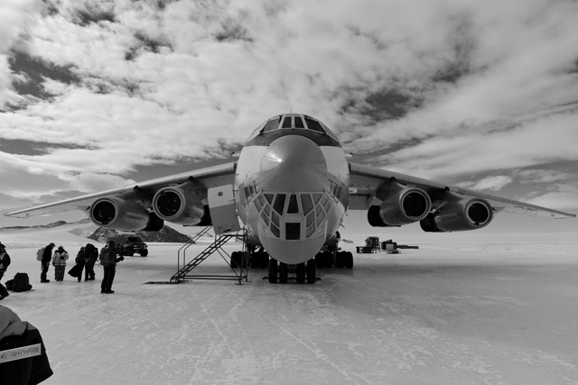 Santiago Sierra. South Pole Documentation, 2015. Ditone archival print on Hahnemuhle Photo Rag. Courtesy of Santiago Sierra Studio & a/political.