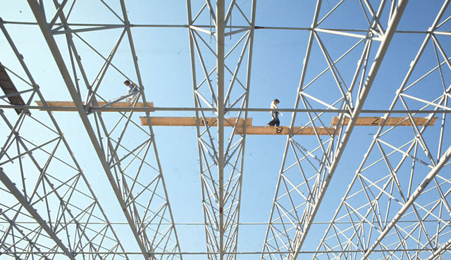 Sainsbury Centre construction, 1975-1978. Photograph: © Foster + Partners, Alan
Howard.